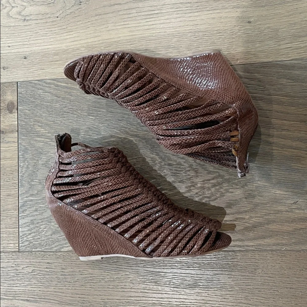 Ibiza Jeffrey Campbell Strappy Wedge Sandals Size 7.5 Gladiator Stretchy Sandal